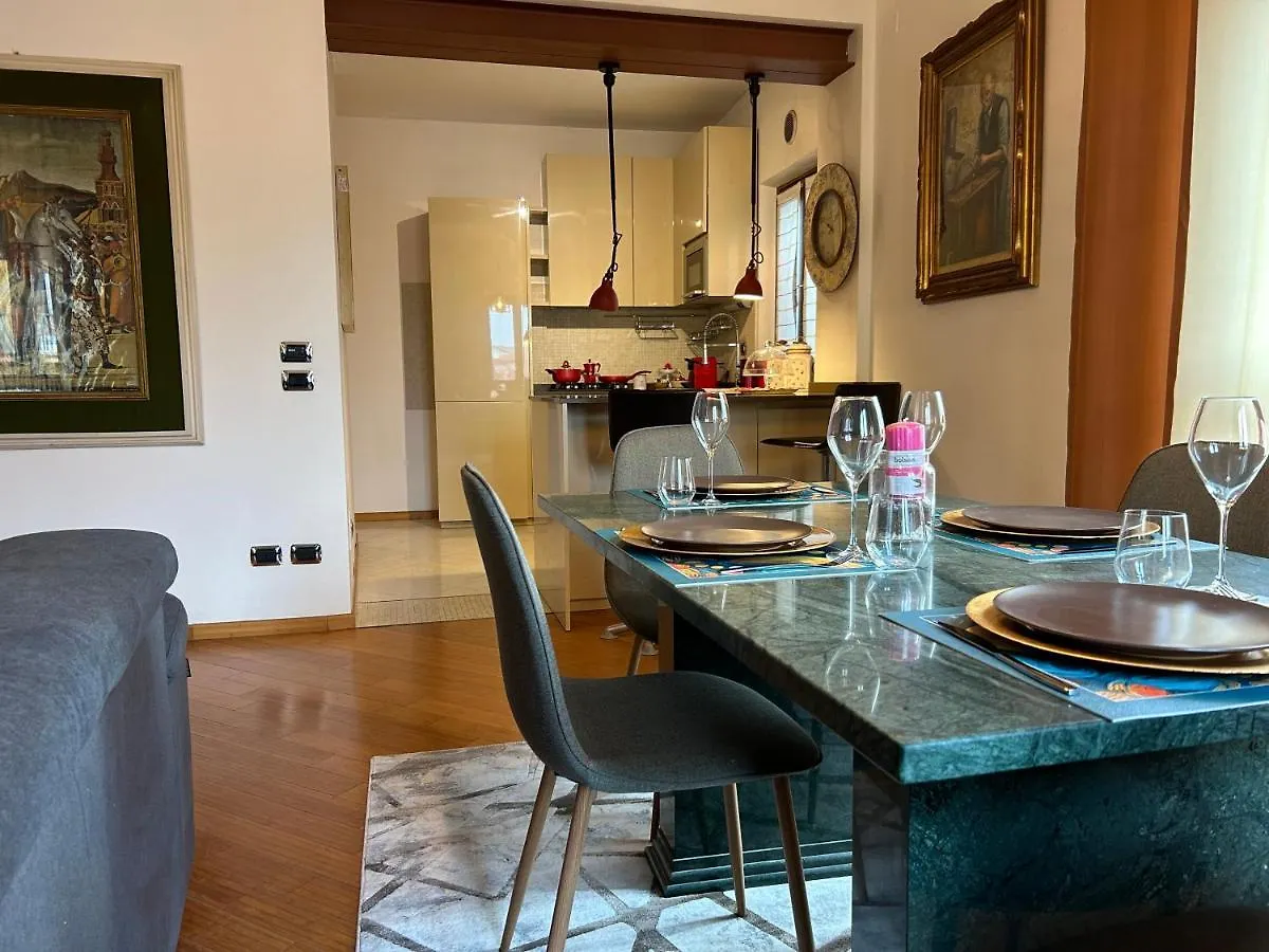 Castelvecchio Apartment Verona